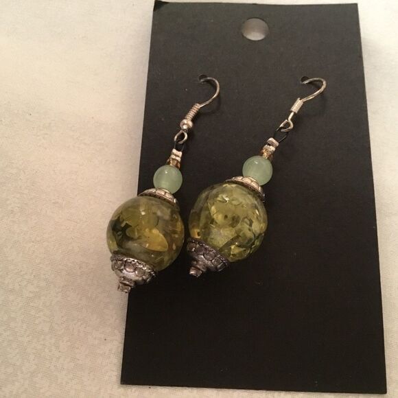 Silvertone Fish Hook Wires Crackle Beads in Green Earrings - Picture 4 of 5